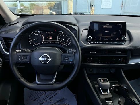 Used 2025 Nissan Rogue SV image 14