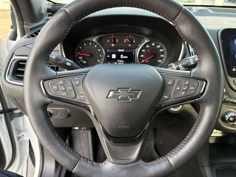 Certified 2022 Chevrolet Equinox RS w/ Infotainment Package image 16