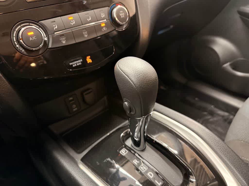 Used 2016 Nissan Rogue S FWD image 17