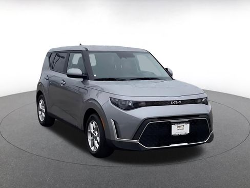 Used 2025 Kia Soul LX w/ LX Technology Package FWD image 2