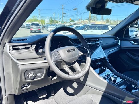 New 2026 Jeep Grand Cherokee Laredo AWD/4WD image 12
