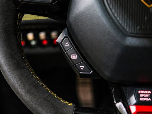 Used 2018 Lamborghini Huracan Performante image 16