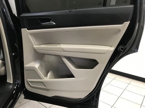 Used 2022 Volkswagen Atlas SE w/ Panoramic Sunroof Package FWD image 15
