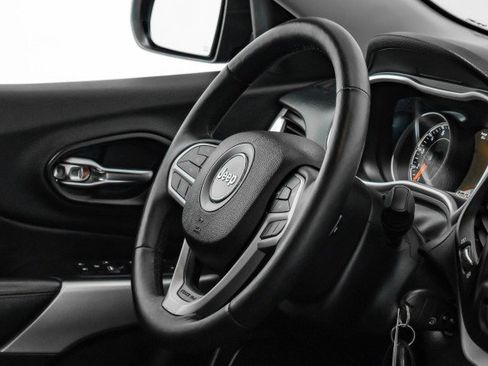 Used 2017 Jeep Cherokee Trailhawk w/ Cold Weather Group image 11