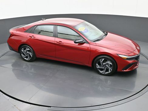 Certified 2025 Hyundai Elantra Sport image 30
