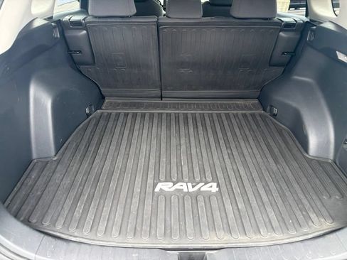 Used 2021 Toyota RAV4 XLE w/ Convenience Package AWD/4WD image 10