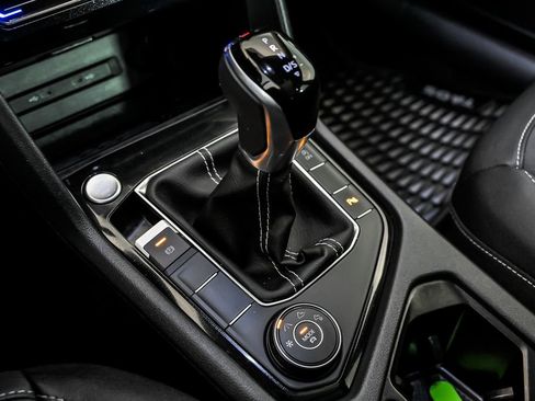 Used 2025 Volkswagen Taos SE image 23