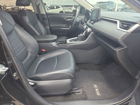 Used 2020 Toyota RAV4 XLE Premium FWD image 24
