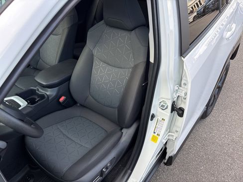 Used 2025 Toyota RAV4 XLE w/ Convenience Package image 4