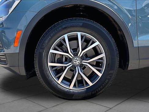 Used 2020 Volkswagen Tiguan SE w/ Panoramic Sunroof Package FWD image 11