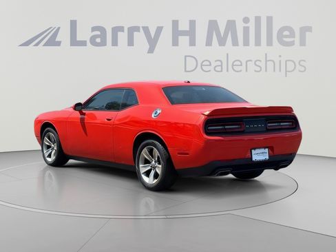 Used 2020 Dodge Challenger SXT RWD image 4