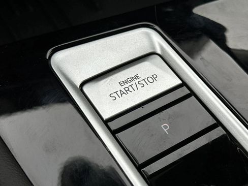 Used 2025 Volkswagen Atlas Peak Edition SE image 27