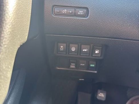 Used 2020 Nissan Rogue SV AWD/4WD image 19