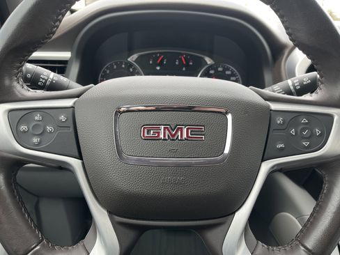 Used 2021 GMC Acadia SLT w/ Premium Package image 11