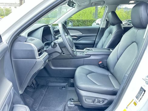 Used 2024 Toyota Grand Highlander AWD Hybrid image 13