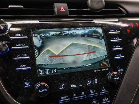 Used 2020 Toyota Camry SE w/ Sunroof Package FWD image 26
