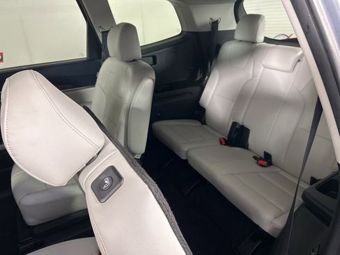 Used 2023 Kia Telluride EX w/ EX Captain's Chair Package image 26