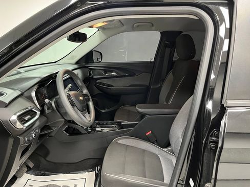 Used 2021 Chevrolet TrailBlazer LT w/ Convenience Package FWD image 21
