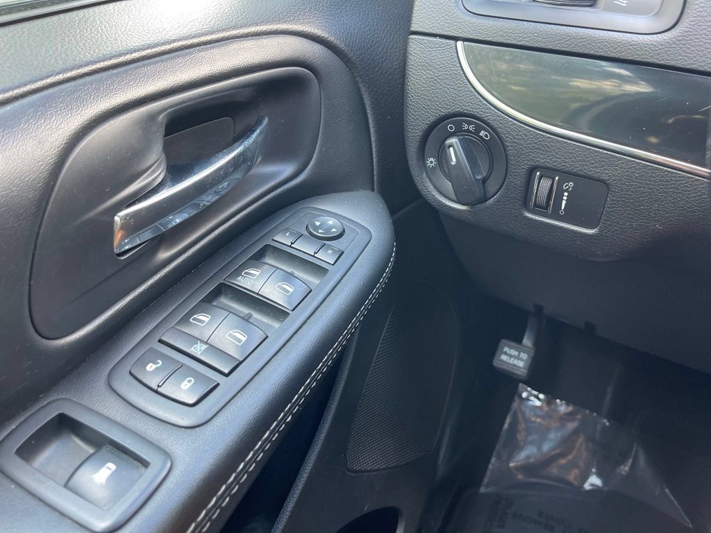 Used 2017 Dodge Grand Caravan SE FWD image 22
