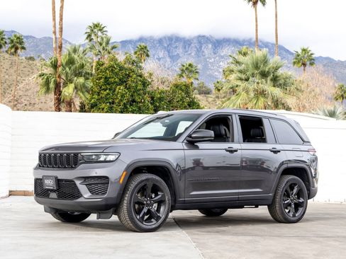 Used 2023 Jeep Grand Cherokee Altitude image 1