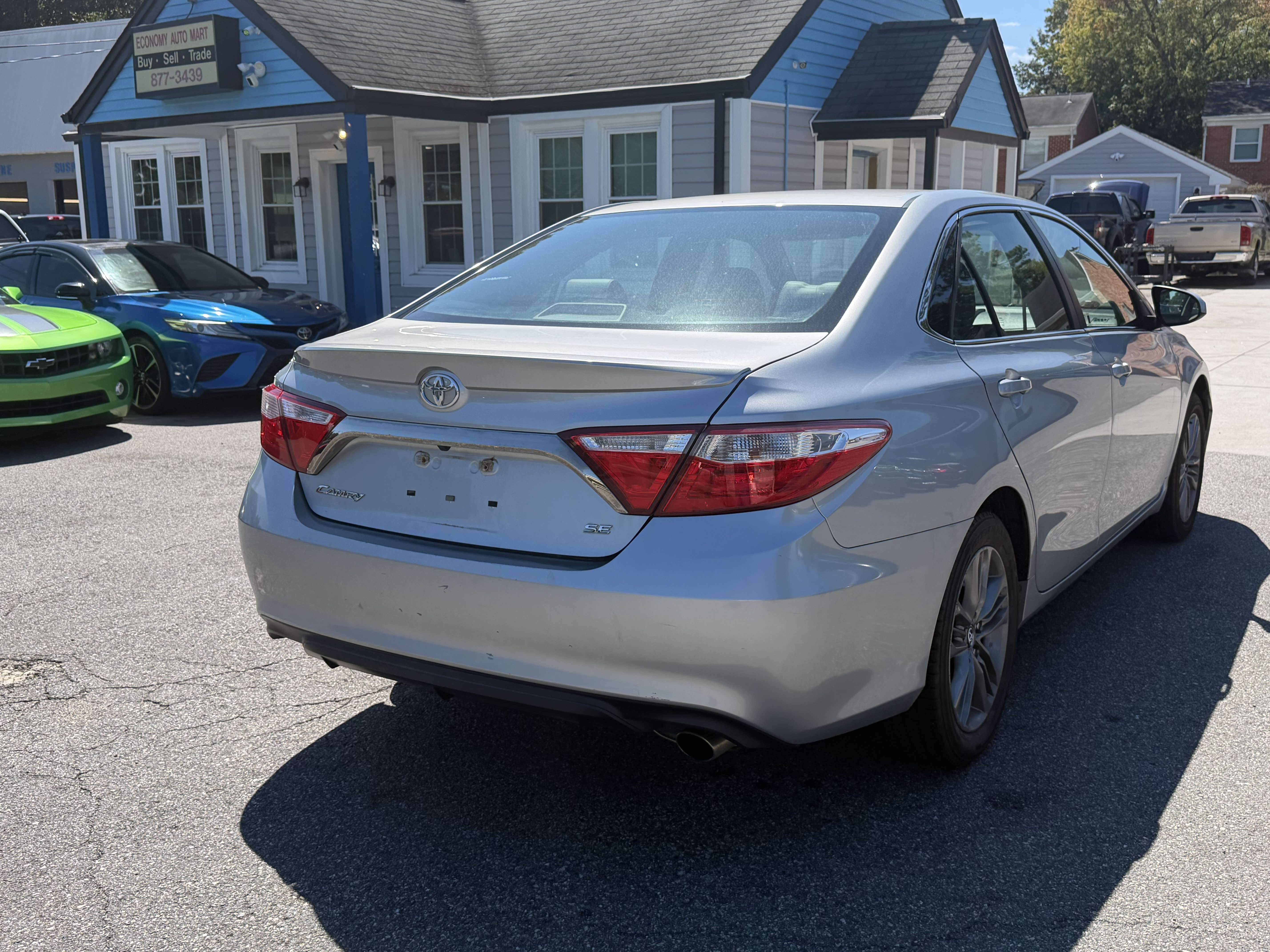 Used 2017 Toyota Camry SE FWD image 5