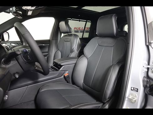 New 2024 Jeep Grand Cherokee Overland w/ Luxury Tech Group IV AWD/4WD image 13