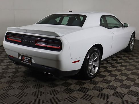 Used 2019 Dodge Challenger SXT image 7