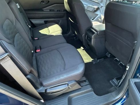 Used 2025 Nissan Pathfinder SV FWD image 13