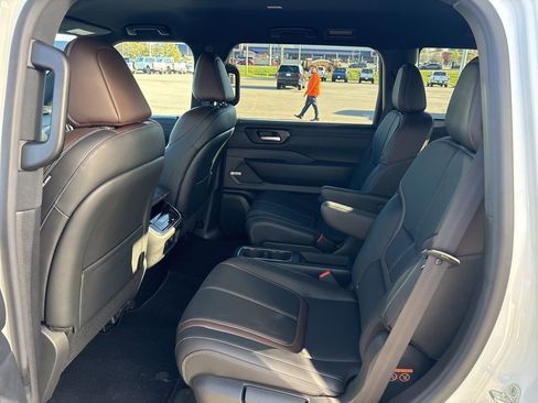 New 2025 Nissan Armada SL w/ Captain's Chari Seat Package AWD/4WD image 13
