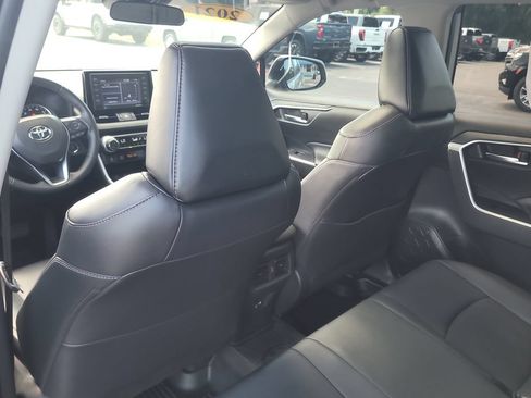 Used 2021 Toyota RAV4 XLE Premium FWD image 11