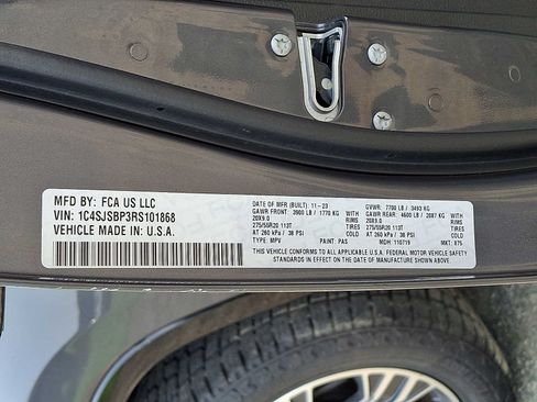 Certified 2024 Jeep Wagoneer L Series II w/ Flexible Seating Group AWD/4WD image 31