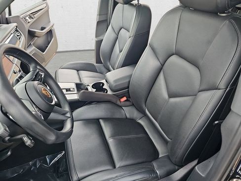 Used 2024 Porsche Macan image 15