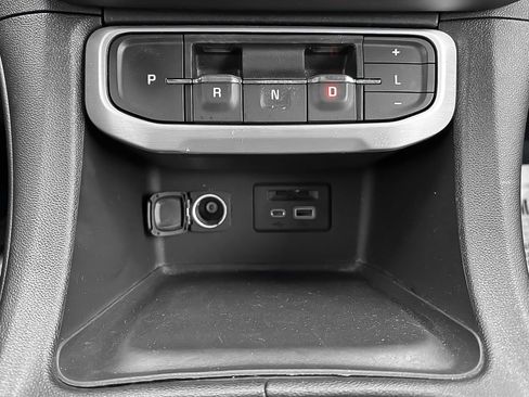 Used 2023 GMC Acadia SLT image 21