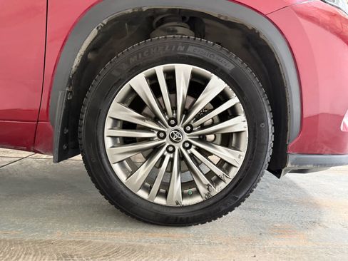 Used 2022 Toyota Highlander Platinum image 8