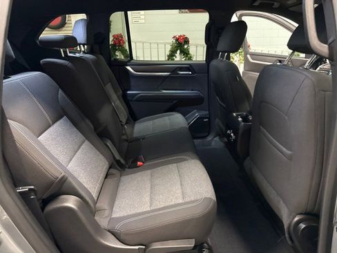 Used 2025 GMC Acadia Elevation image 28