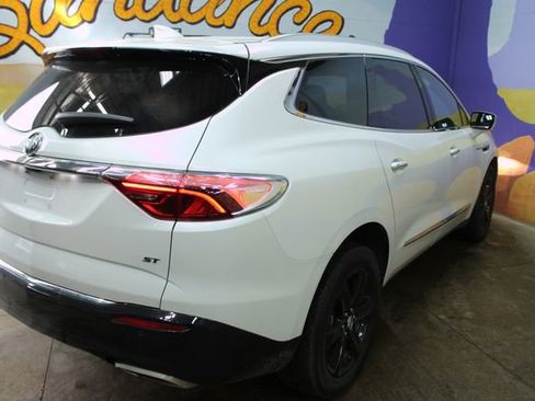 Used 2024 Buick Enclave Essence w/ Experience Buick Package image 8