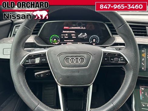 Used 2022 Audi e-tron S Premium Plus image 21