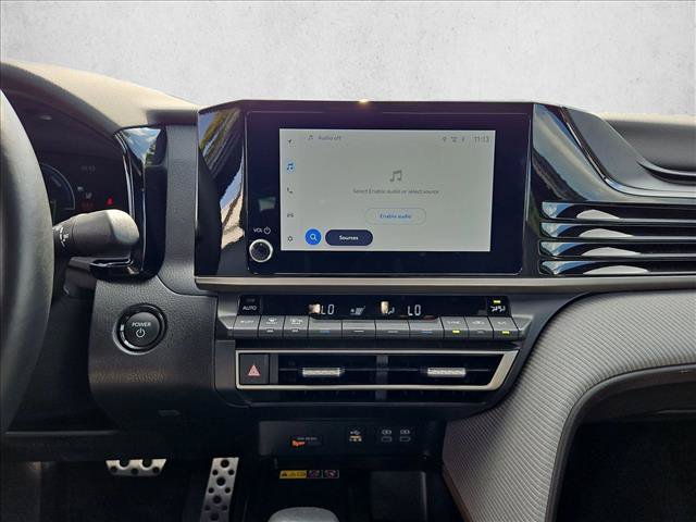 Used 2025 Toyota Camry SE w/ Convenience Package FWD image 12