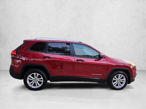 Used 2015 Jeep Cherokee Sport image 4