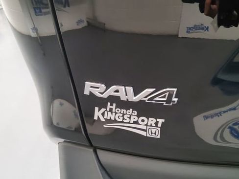 Used 2024 Toyota RAV4 XLE FWD image 40