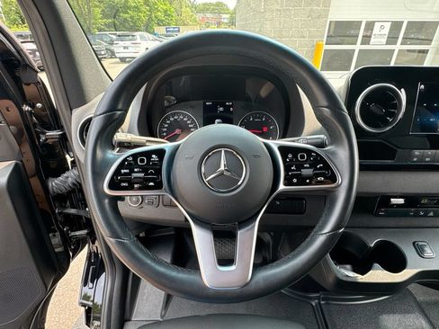 Used 2022 Mercedes-Benz Sprinter 2500 image 11