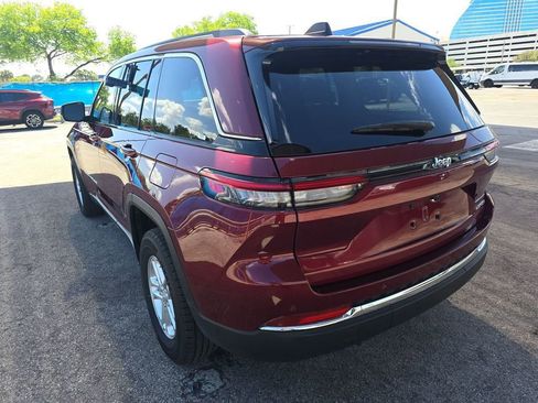 Used 2023 Jeep Grand Cherokee Laredo RWD image 6