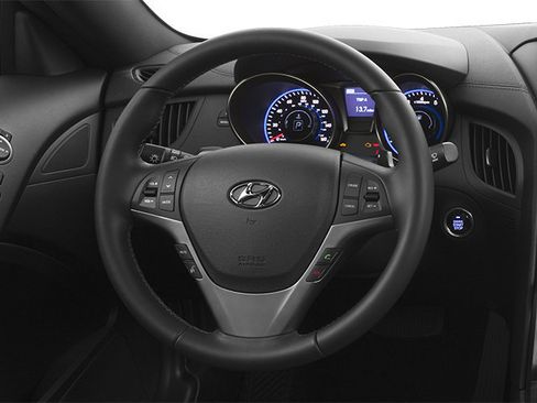 Used 2013 Hyundai Genesis 3.8 RWD image 9