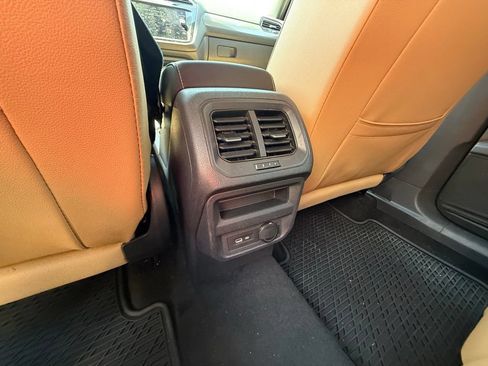 Used 2023 Volkswagen Tiguan SE FWD image 19