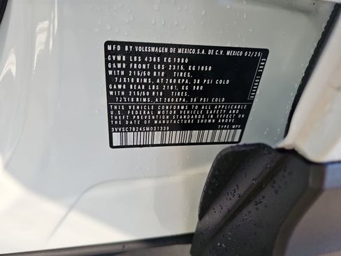 Certified 2025 Volkswagen Taos SE image 35