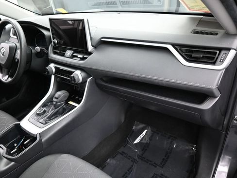 Used 2024 Toyota RAV4 XLE AWD/4WD image 39