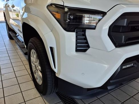 Used 2024 Toyota Tacoma SR5 AWD/4WD image 26