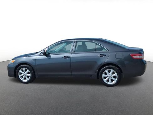 Used 2010 Toyota Camry LE FWD image 3