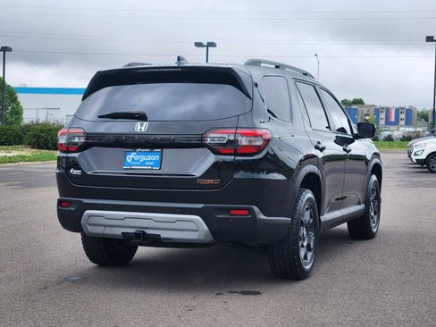 Used 2024 Honda Pilot TrailSport image 3