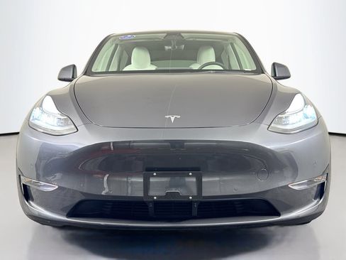 Used 2022 Tesla Model Y Long Range image 3